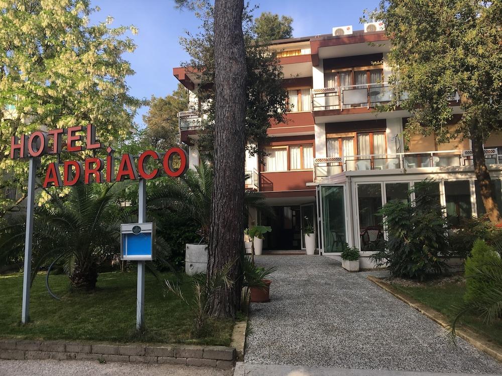 Hotel Adriaco Grado Exteriör bild